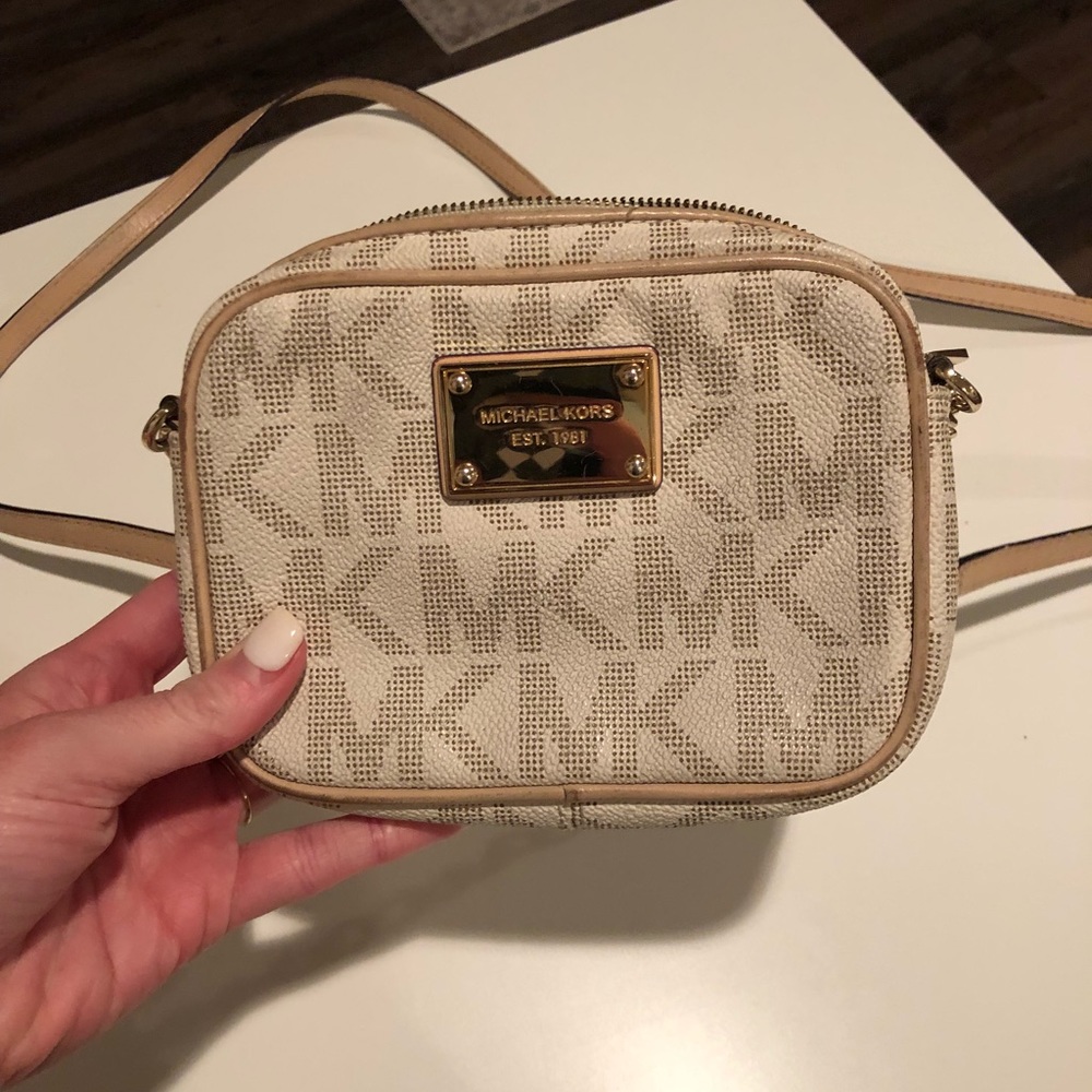 Small Michael kors cross body